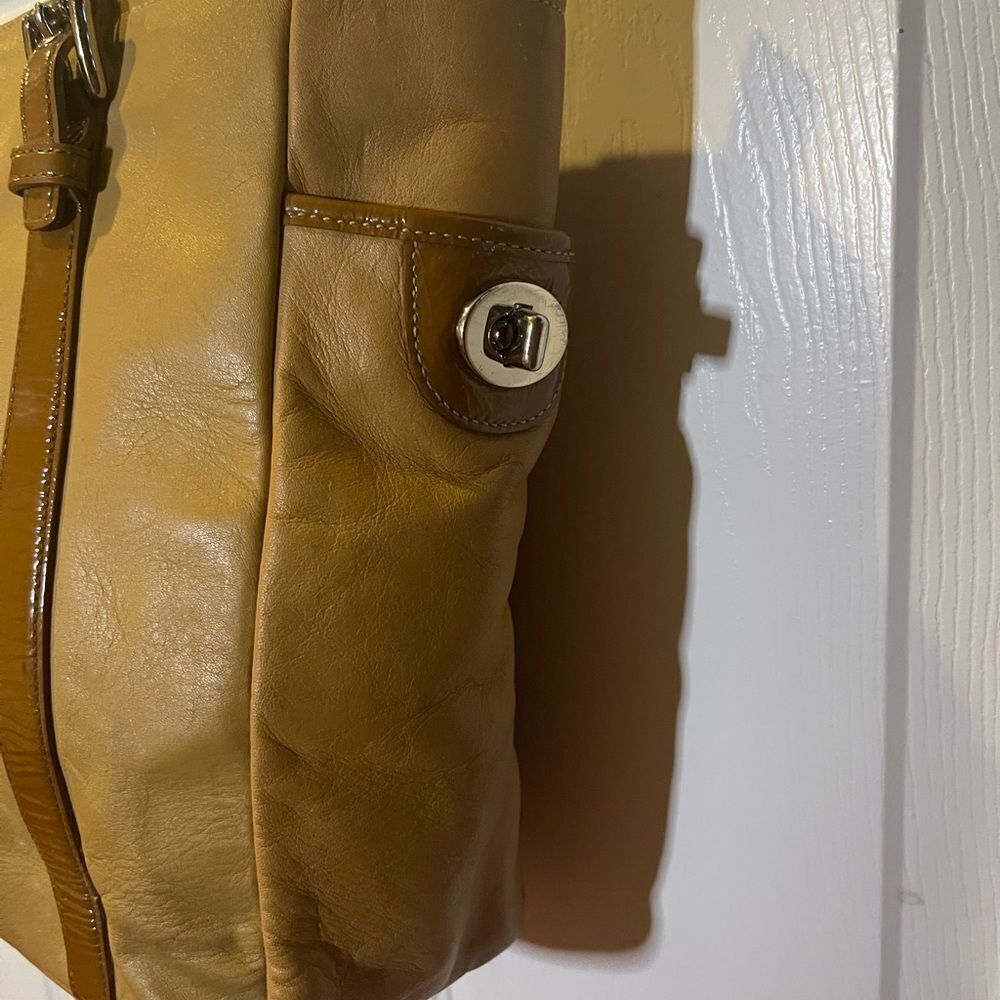 Vintage Coach Leatherware Est. 1941 tan shoulder bag with brown straps and trims - Picture 5 of 16